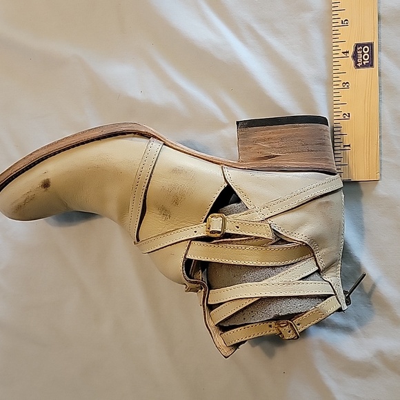 Women's FREEBIRD size 12 boots - Picture 6 of 9